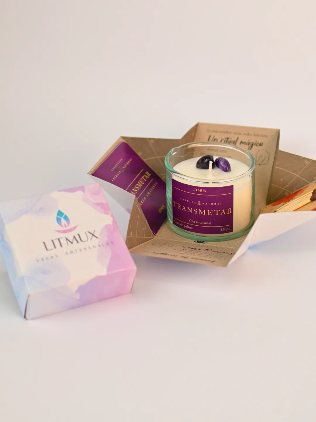 Caja ritual Transmutar abierta con vela de amatista Litmux
