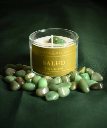 Encuentra en Litmux nuestras velas aromatizadas con cuarzos naturales en su interior, ideal para decretar y atraer energias positivas con el cuarzo verde